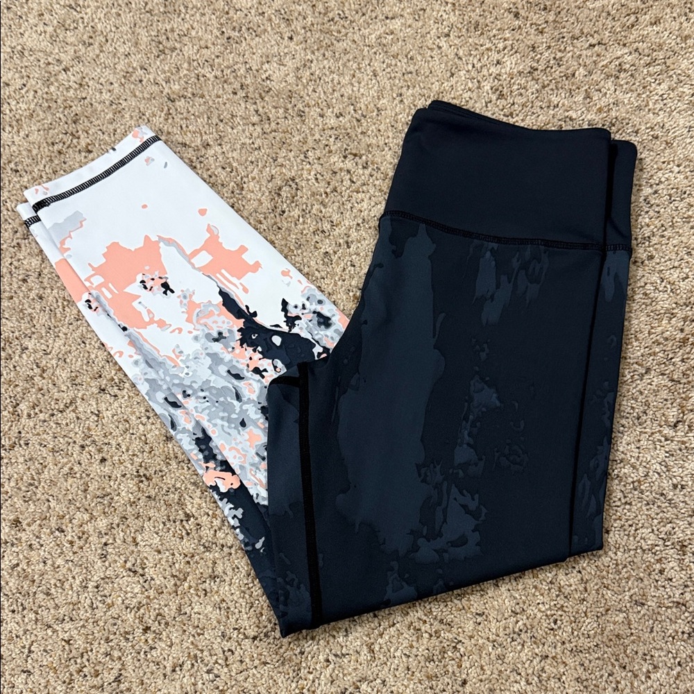 Women’s navy with Coral and White Abstract Side-Panel Leggings EUC